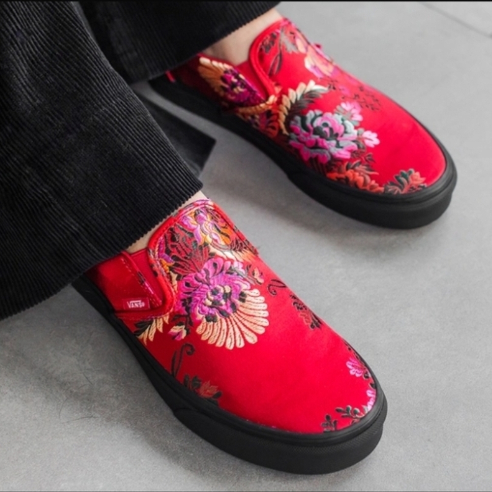Vans Women's Red Floral Slip-On Shoes Size 7